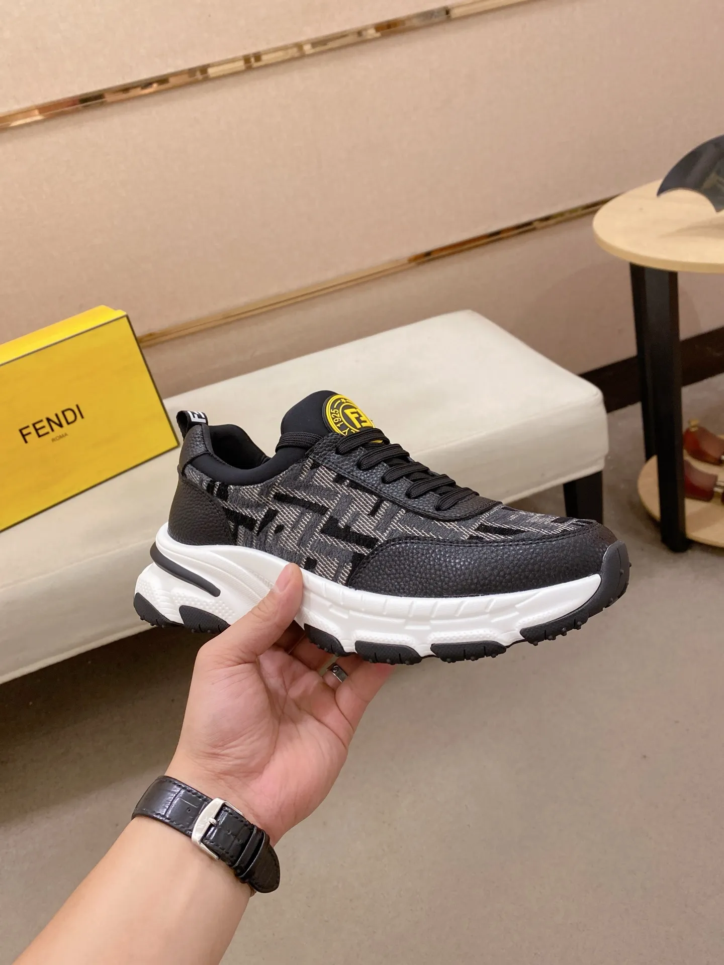 Men's men's shoes 442💰 (fendi) new style 👊🏻 upper 🇮🇹 imported cowhide fabric 🇩🇪 lining imported sheepskin lining. The original outsole is molded to highlight the identity of every man, and the upper foot is elegant and stable🚶🏻🚶🏻The high-end custom counters reproduce the original version📯No matter the wind or rain, the shoe last remains unchanged and can withstand the verification of time🔍️,🔵 Size: 38-44